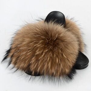 Luxurious Faux Fur Women's Slippers - Black and Brown